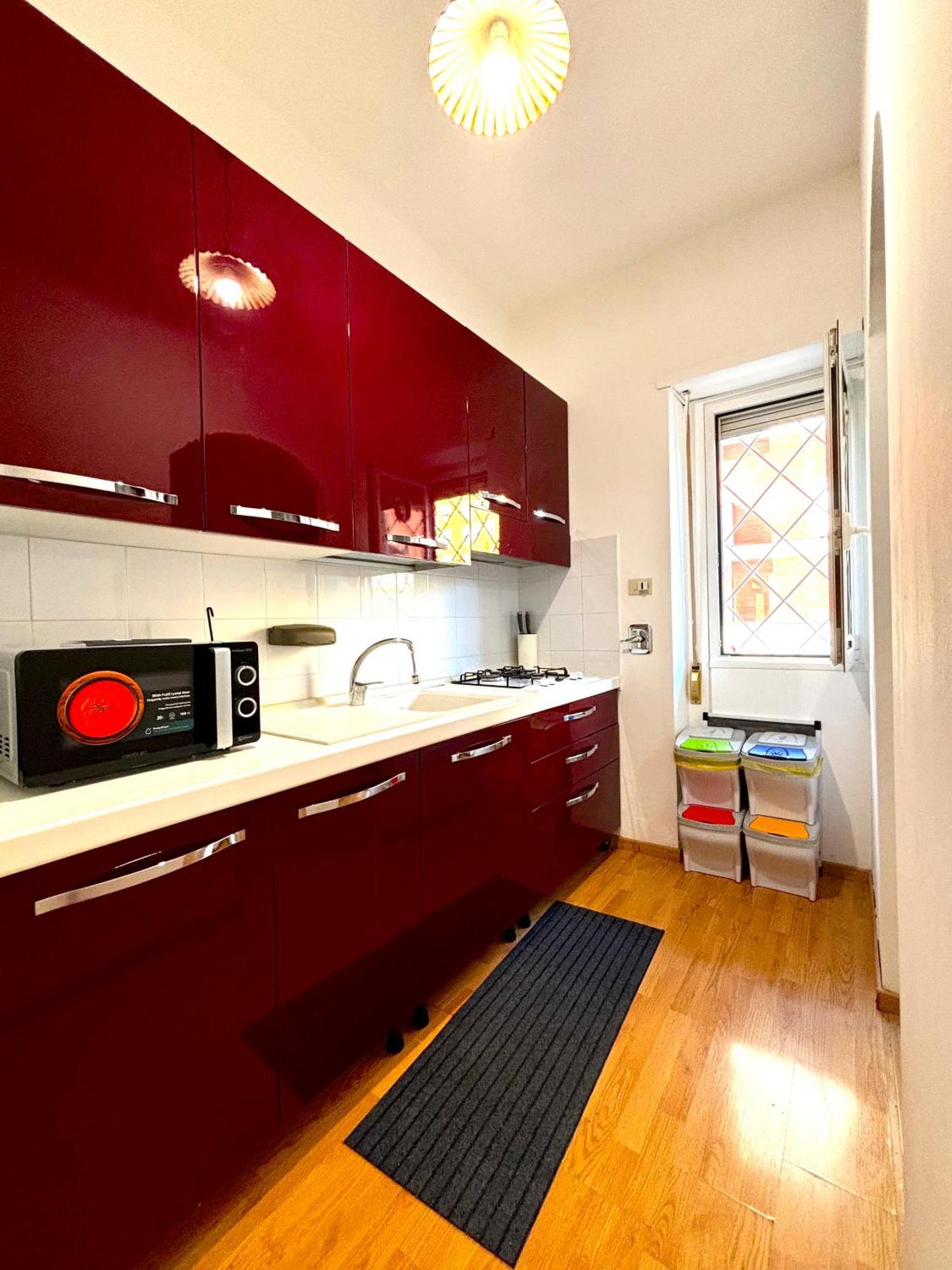 Gecko, Cozy At 5min From Metro, Bus, Tram Apartment Rom