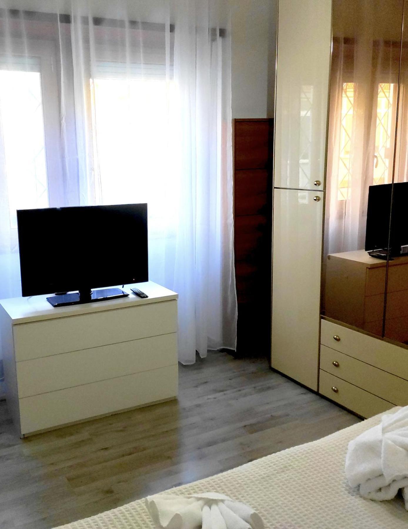 Gecko, Cozy At 5min From Metro, Bus, Tram Apartment *