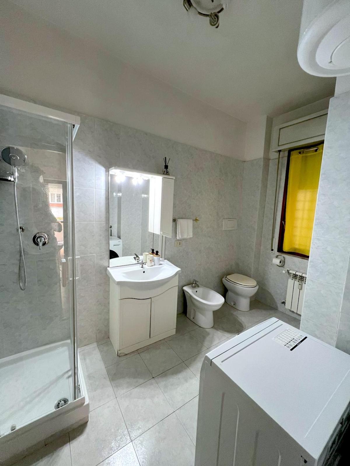 Gecko, Cozy At 5min From Metro, Bus, Tram Apartment Rom